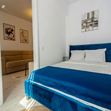 Apartment 922 *